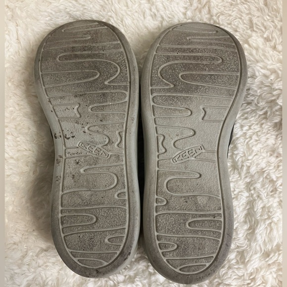 KEEN Black Leather Lorelai Slip-On Sneaker Size 6 - Picture 5 of 9